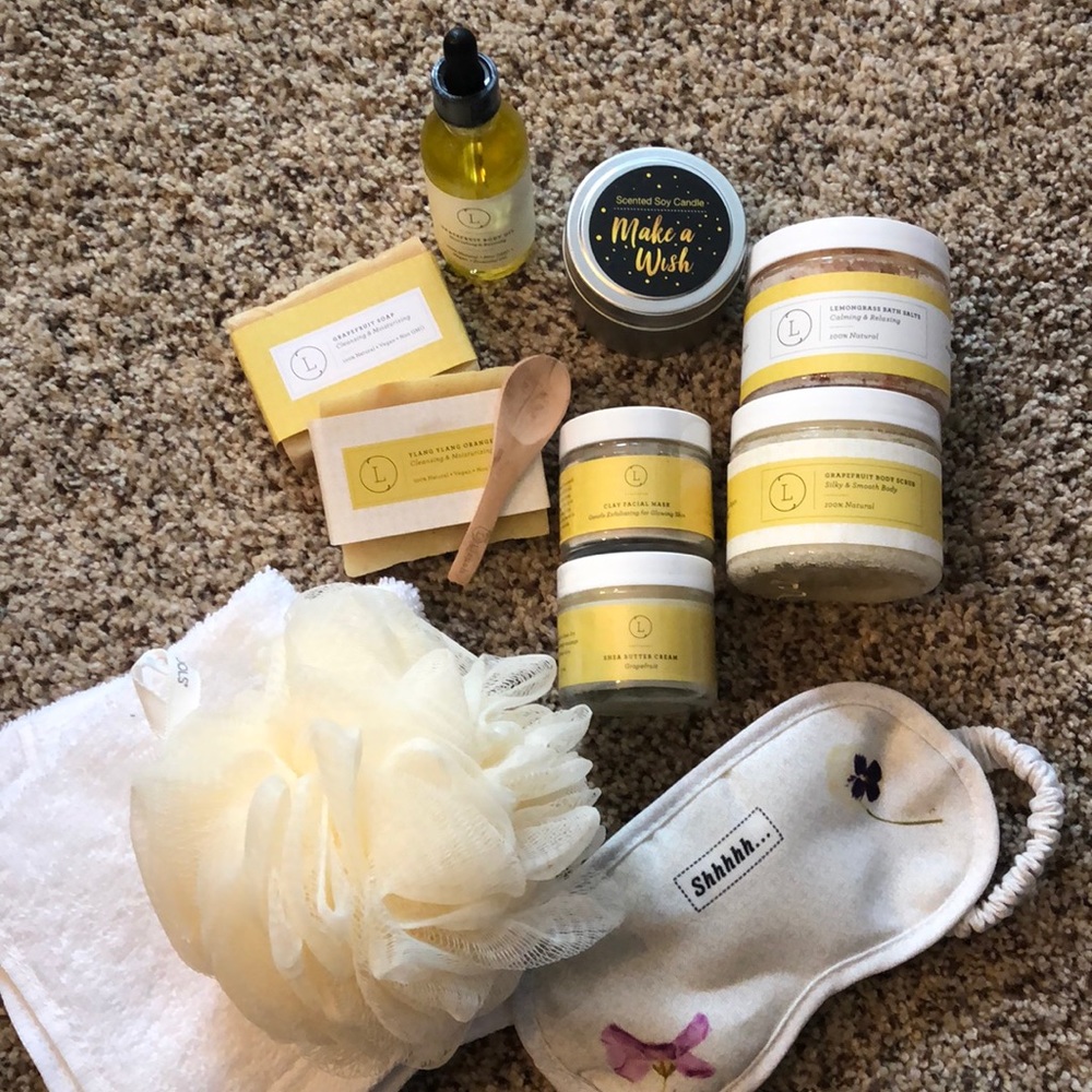 Lizush Spa Set NWOT